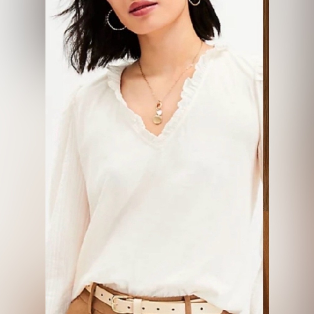 LOFT Cream Ruffle V-Neck Long-Sleeve Top SZM femenine cleangirl cottagecore
